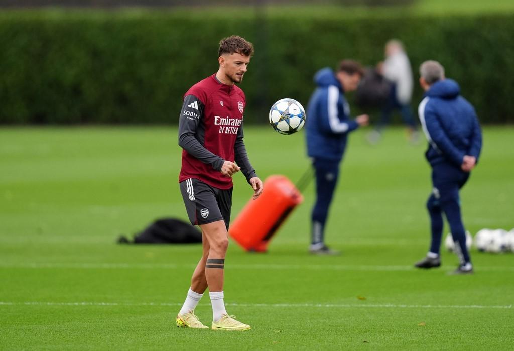 记者：许多英超和其他欧洲球队在关注本-怀特