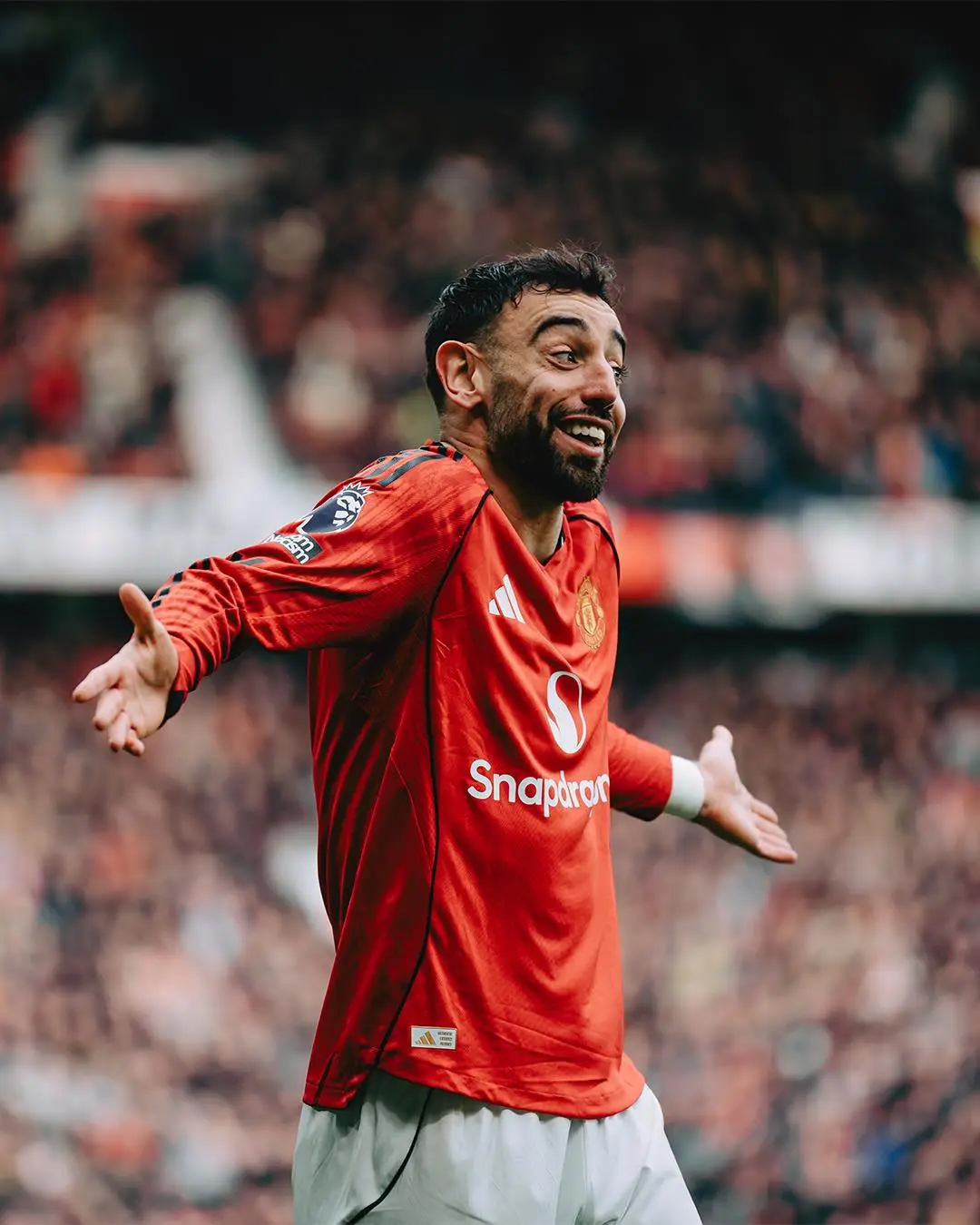 直播观看-两度送出助攻，B费赛后社媒：笑容说明了一切