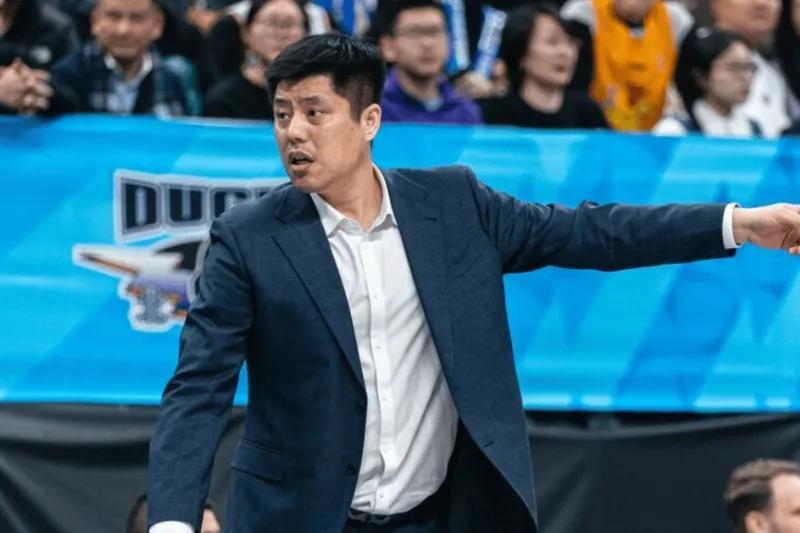 足球比分500-潘江没了张宁与李春江一塌糊涂！关键时刻攻守纯送，本土球员也垮